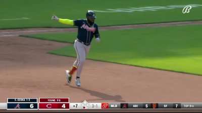 [Highlight] [Highlight] Marcell Ozuna does an unprofessional hand dance with Ron Washington after hitting a solo home run to give the Braves a 3-run lead in the seventh.