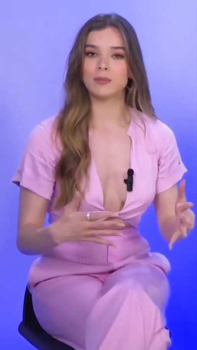 Hailee Stenfield