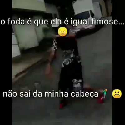 Muquinha não conseguindo parar de pensar na loirinha