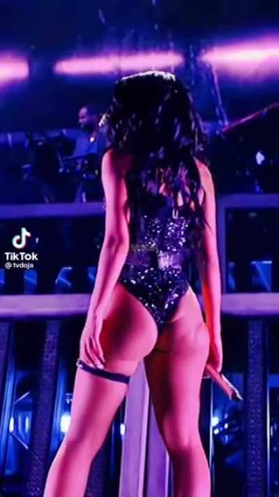 Doja curves🍑🖤🖤🔥