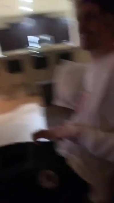 xQc shows you how to dance in a club