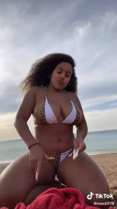 Anybody has her OF content?