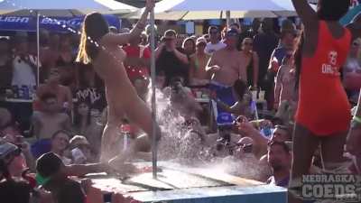 Amateur contest done right