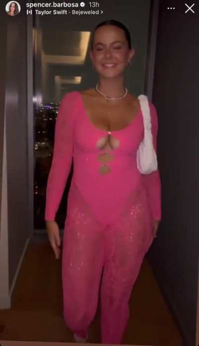 Spencer Barbosa jiggling boobs big booty pink white fox party outfit💝🍑🍒 1/2