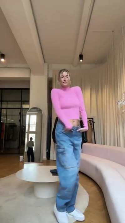 Mehr im pinken Pullover