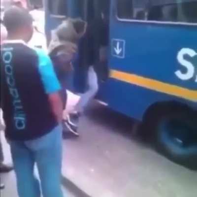 Que tengan buenas noches a todos, PD: el vato del v&iacute;deo sali&oacute; ileso
