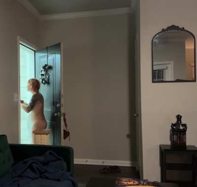 Flashing the pizza man