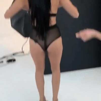 she&rsquo;s working it
