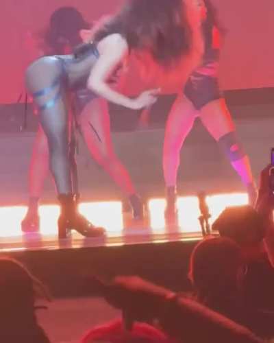 not enough hotties caught "&amp;amp; my mama was a savage, nigga, got ts from HOLLY!"