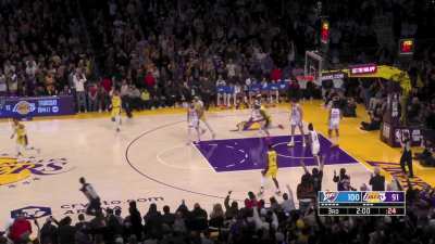[Highlight] LeBron with point 32 - 4 away from breaking the record