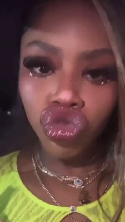💋
