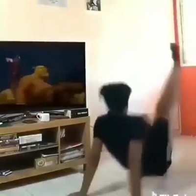 Otro que no ver&aacute; el dylan probablemente.. (jaja est&aacute; bailando como en la de shreck)