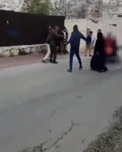Israelis assault a Palestinian mother and her child in her home city of al-Khalil
