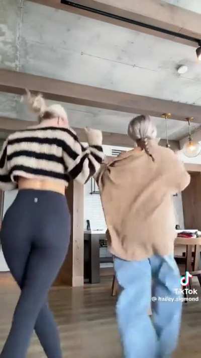 Hailey &amp; Katie Sigmond
