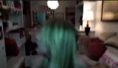 Queenvelynn trying to put her face on while Kai&rsquo;Sass is recording her solo song
