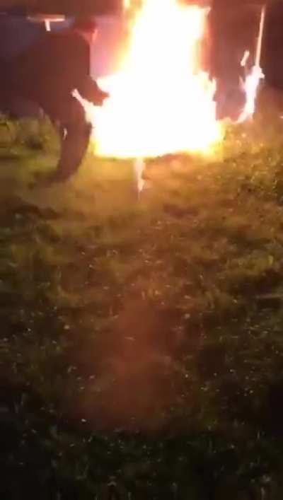 В воду кидай!