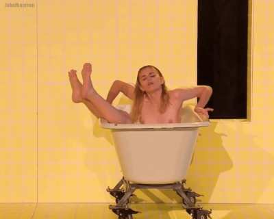 Laura Roberta Kuhr takes a bath on stage in Die Herrm<wbr>annss<wbr>chlac<wbr>h