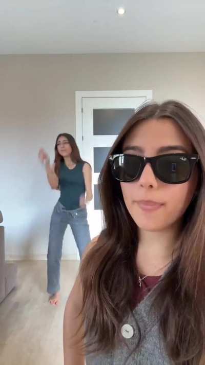 Ella es.: MARTINA, influencer. 2025. aqu&iacute; con NINA.