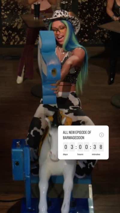 “Oh yes” 🔊 Sasha Banks enjoying a ride 👀 🤠