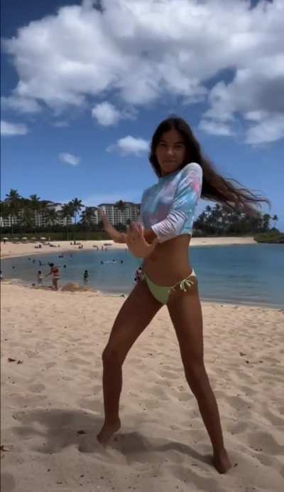 Croptop babe at the veach