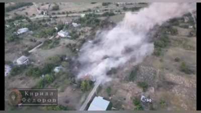 RU POV: Two UMPB D-30SN aerial bombs strike UAF positions in Sadovoe, Kherson region. Soldiers had written &ldquo;ZSU&rdquo; on the side of targeted location.