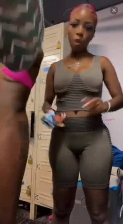 Locker room Live