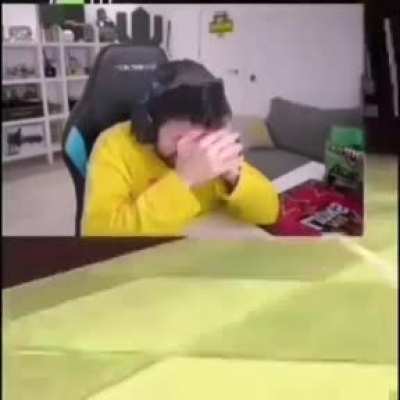 😳