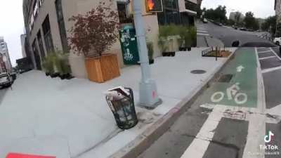 Angry cyclist yells at pedestrians who get in his way