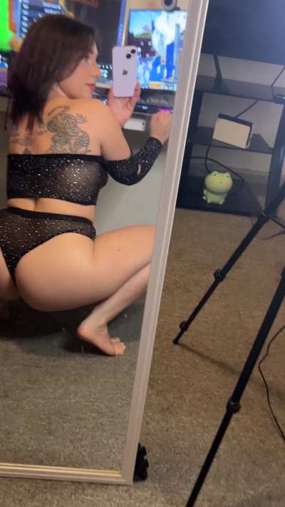 Jiggles from the side ;(