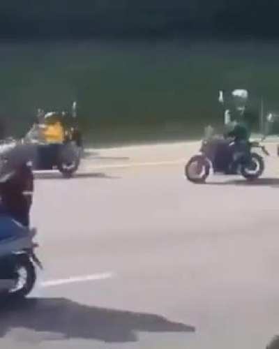 yesterday they took a motorcycle ride against the lockdown in favor of President Jair Bolsonaro in S&atilde;o Paulo Brazil.