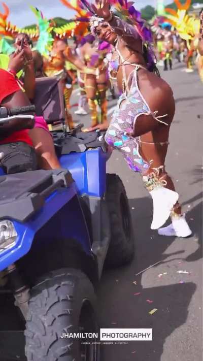 Bouncing on di road @xcamster