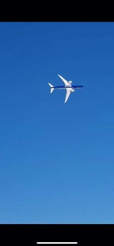 I&rsquo;m not a pilot, but I imagine it is an awesome feeling to do this in a big boy. Boeing 777X at Dubai Air Show