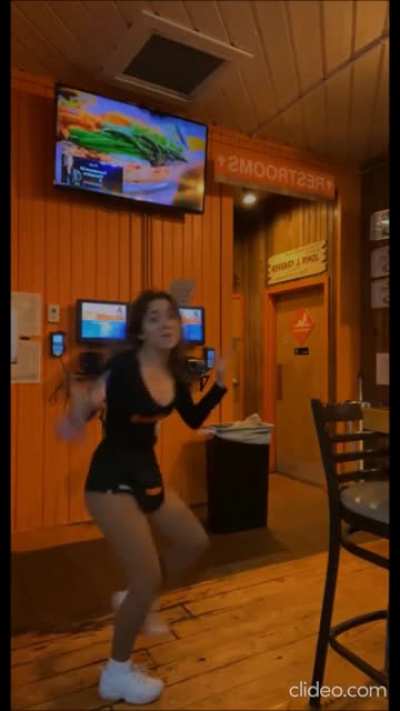 Hooters Girl (@lainefarrell) Compilation