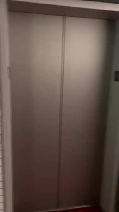 Sucked his cock until the elevator came 😈 [gif]