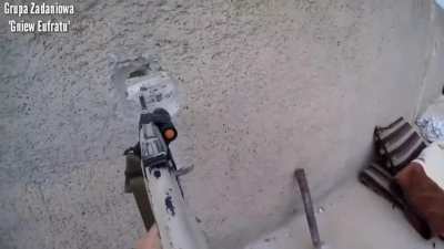 Polish Volunteer & YPG-SDF engaging Assad forces in Urban Combat [Nov '24]