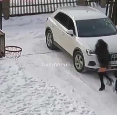 Gate about to crush your car