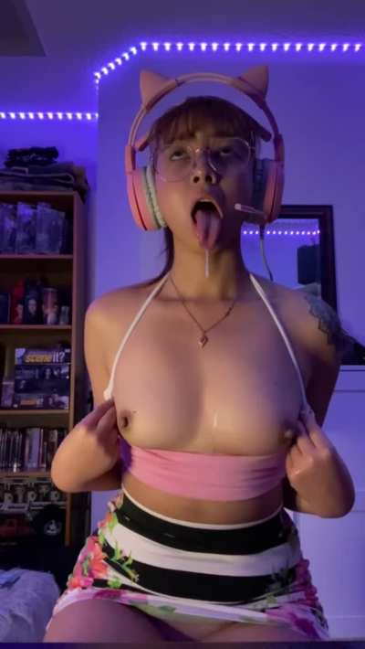 just need a cock in my mouth💦