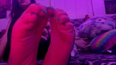 Would you worship froggy&rsquo;s feet?🐸💕