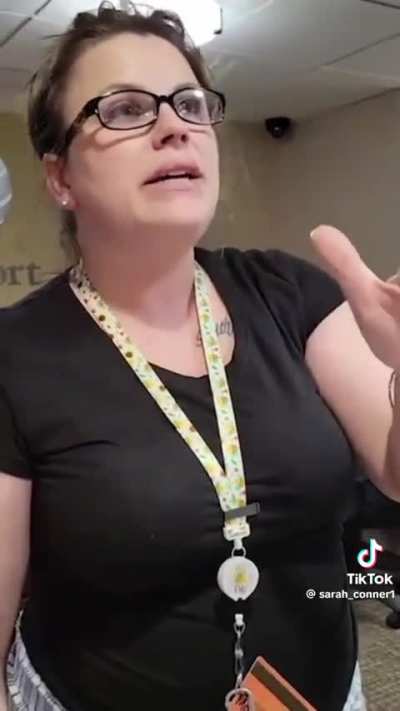 Comfort Inn: drama at the front desk (LOUD 🔊)