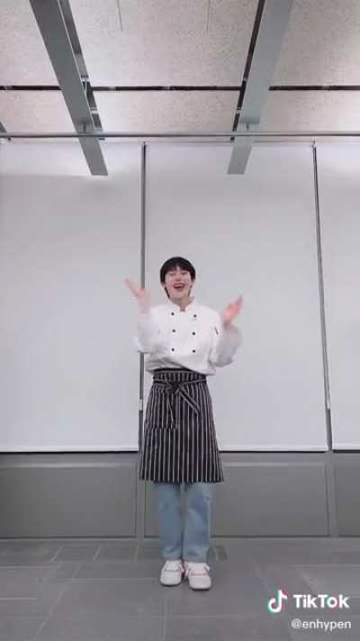 220101 TikTok: Sunoo - ENGENEs! Please listen to this as your first new year song❤ (it's the last present from teenage Sunoo to ENGENEs 🎁) #Twenty #YumeiroPatisserieChallenge