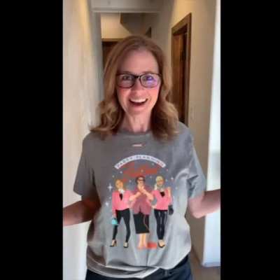 Jenna Fischer - Tit shake slomo