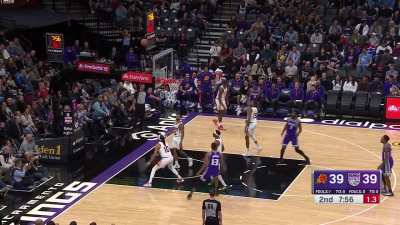 [Highlight] Terence Davis's shot attempt bounces off the top of the backboard twice before landing on the other side