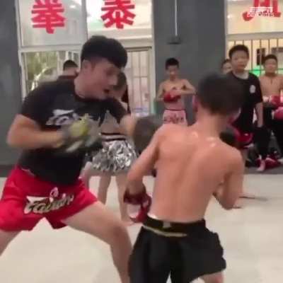 Kid moves like he&rsquo;s in the Matrix