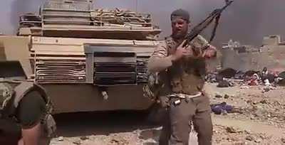 Man saves little girl in between a firefight [Mosul, Iraq]