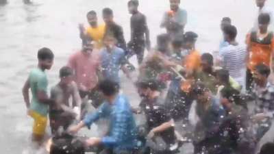 Lucknow : Rowdy Men , Harassing &amp;amp; &ldquo;Groping&rdquo; (00:09) a Couple in Name of Fun