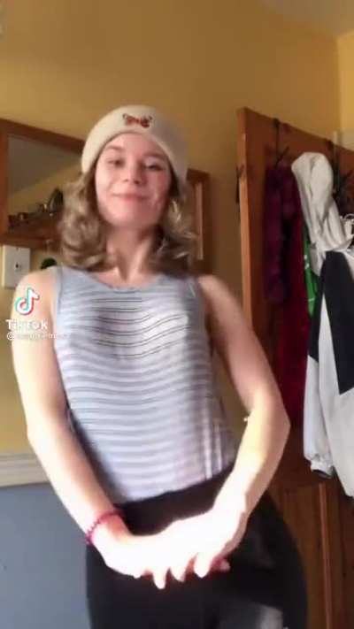 Cutie with no bra