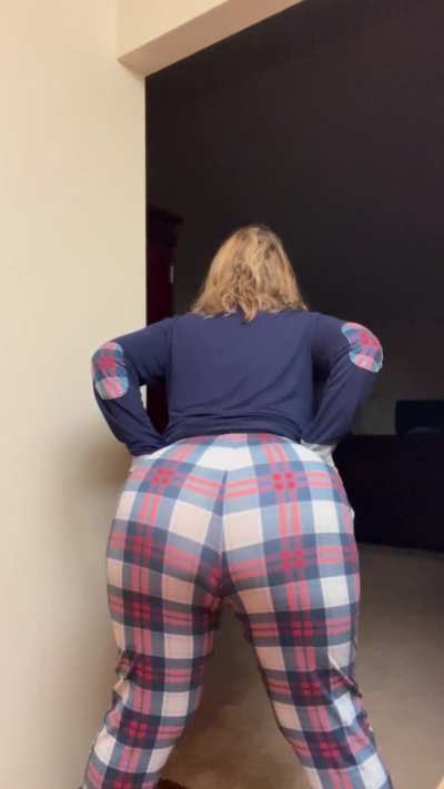 I wish you were behind me taking in each &amp;amp; every fart 💨 that comes out of this Gilf Ass! 😈