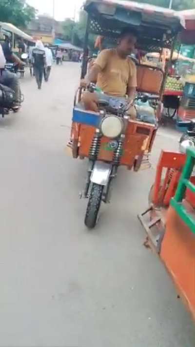 Nude Kalesh between A girl and rickshaw guy... (Must watch) 