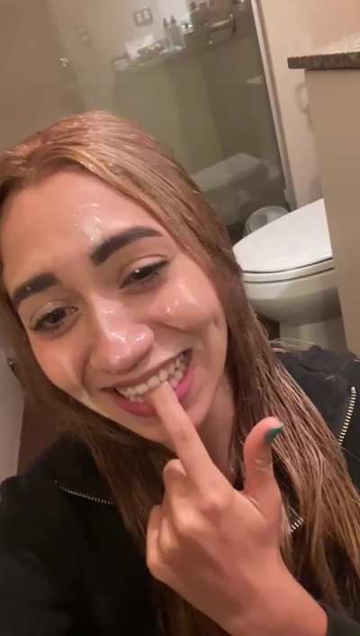 Guys without cum fetishes always get confused when I ask them to cover my face, but they never tell me no 🤭