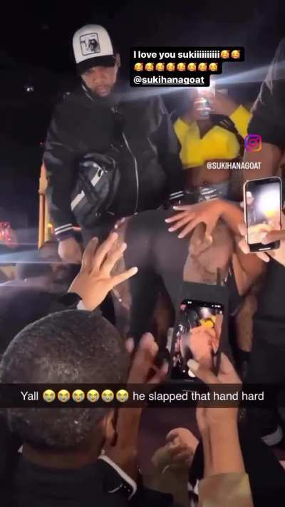 ✋